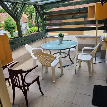Garden 2 *
